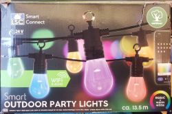 Packaging of LSC Smart Outdoor Party Light Set Colorful bulbs of the LSC Smart Outdoor Party Light set on packaging.