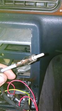 Jak podłączyć fabryczne Radio Forda Scorpio z 1989r