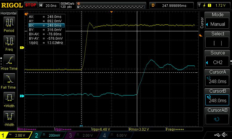 Oscilloscope screenshot with two waveforms: yellow and blue, showing amplitude and time measurements