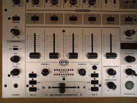 [Zamienię] Mixer Behringer DJX700 na dwukanałowy z efektorem