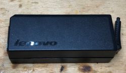 Wnętrze - 10 różnych zasilaczy do laptopów od różnych producentów Wnętrze - 10 różnych zasilaczy do laptopów od różnych producentów