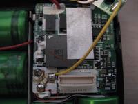COMPAQ Armada M700 - przylutowanie kabelka w baterii