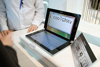 Dwuekranowy laptop ASUSa, prezentacja, targi CeBit. Dwuekranowy laptop ASUSa, prezentacja, targi CeBit.