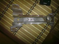 To jest zaczep ogranicznika otwierania drzwi