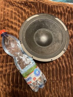 MAN TGX poprawa nagłośnienia audio; oryginalny subwoofer Sonavox IM-SW1012 + wzmacniacz