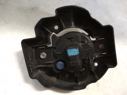 Montaż przednich świateł przeciwmgielnych w Nissanie Micra K13