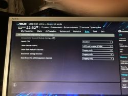 Ekran BIOS UEFI ASUS z ustawieniami Boot/CSM.