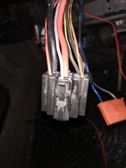 Schemat podłączenia kabli w kostce stacyjki Lupo 1.0 99r [youtube]