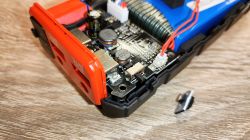 YATO 83081 - wskaźnik ładowania, lampka LED i trójkątny przycisk - naprawa/czyszczenie?