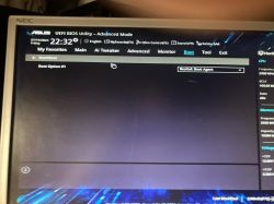 Zrzut ekranu z UEFI BIOS Utility w trybie zaawansowanym.
