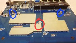 Asus RT-AC56U - Oderwane mocowanie śruby od płytki