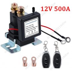 Zimowe ręczne wspomaganie akumulatora samochodowego.