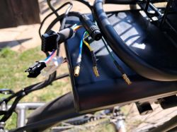Przewody elektryczne roweru z różnymi złączami