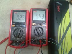 Ładowarka do roweru elektrycznego STC-8108 LD - grzeje się dość mocno - sprzęt nowy