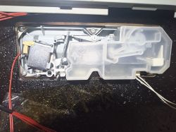 Hotpoint Ariston LFT3214HX/HA R (typ DWL-DEA602-B) - siłownik klapy dozownika