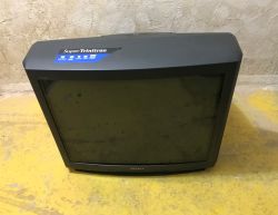 Wielki ekran zeszłych czasów - wnętrze 29-calowego telewizora kineskopowego Sony Trinitron KV-29X5K