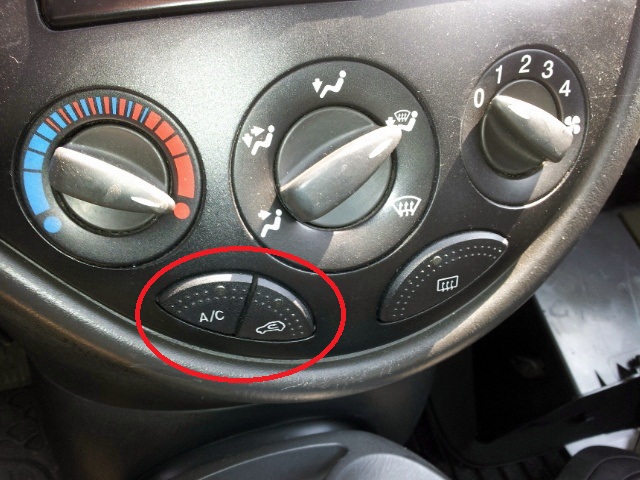 Jak włączyć klimatyzację w Ford Focus Mk1 2004? elektroda.pl