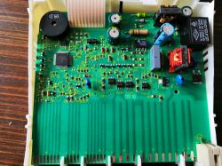 Zmywarka Electrolux ESI 65010x - Spalony przekaźnik na płycie głównej