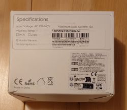 Smart plug packaging with technical specifications.