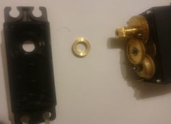 Opis sposobu rozpoznania podróbki serwomechanizmu Tower Pro MG995. Opis sposobu rozpoznania podróbki serwomechanizmu Tower Pro MG995.
