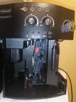 DeLonghi Magnifica 4000 - Jak ustawić zaparzacz do pionu? Blokada, pasek silnika