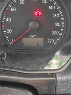 VW Polo 9n 2007 - Znaczenie symbolu pojawiającego się po odpaleniu samochodu