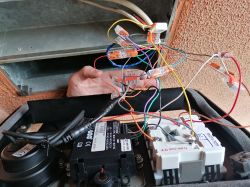 Wiring with WAGO connectors inside a box, next to modules and a 12 V power setup