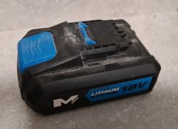 Projekt koszyka na większy akumulator do wkrętarki Macallister