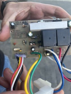 -1 - Auto Na Akumulator VW Amarok dla dziecka spalona płytka