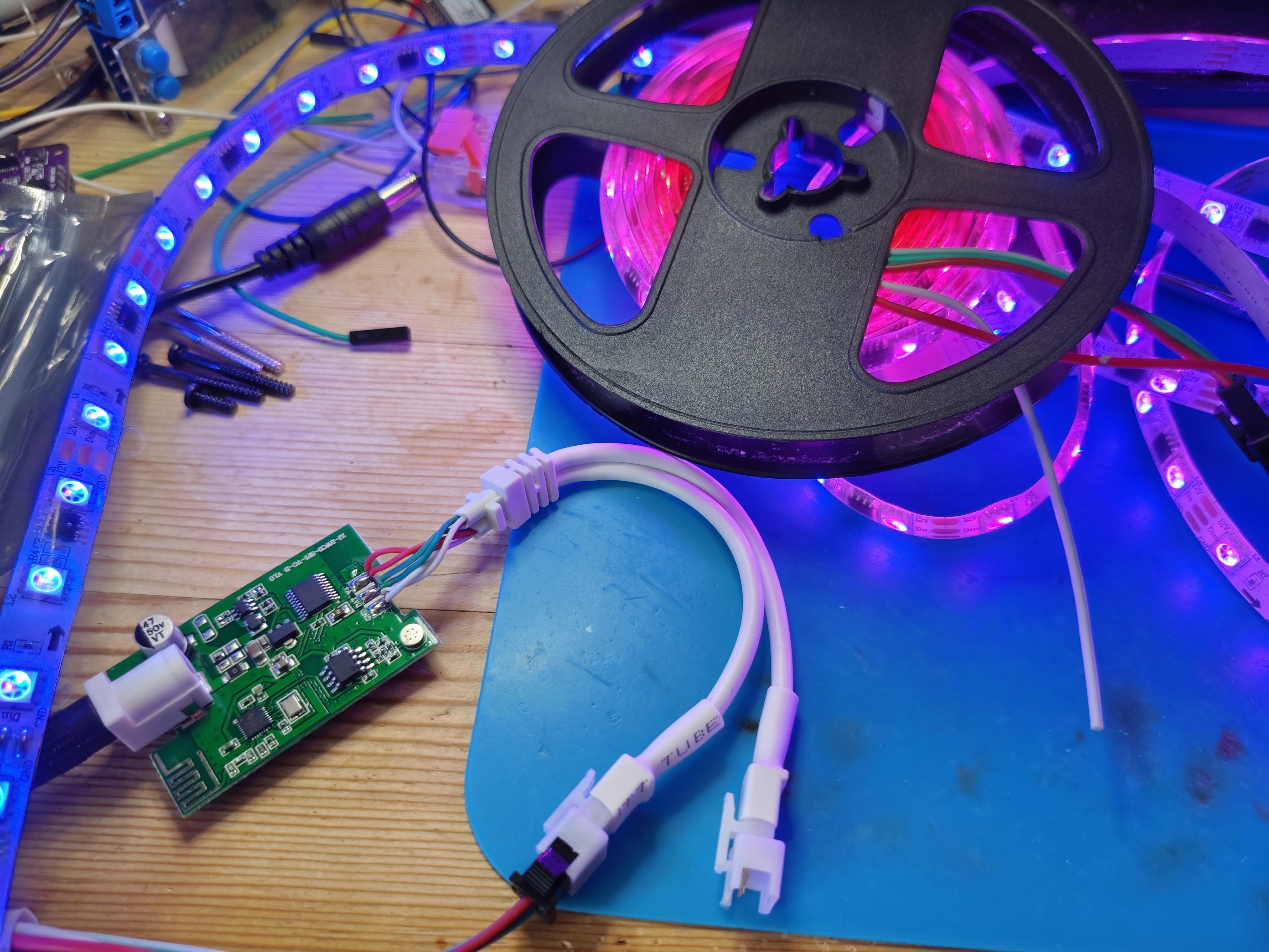 TEARDOWN [BL602] ZENGGE Magic Home Pro RGBW 12-24v 3+3 pin SMART LED ...