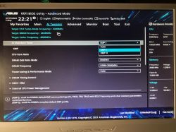 Ekran ustawień BIOS-u ASUS z opcjami podkręcania.