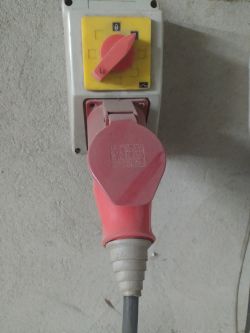 Czy większy bezpiecznik zabezpieczy instalację? Moc przyłączeniowa w kuchni.