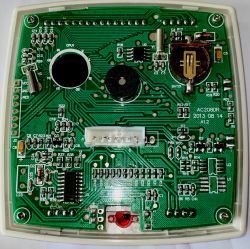 Płytka drukowana panelu sterowania AC208DR z widocznymi elementami elektronicznymi