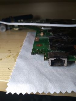 ASUS x54c - zwarcie na płycie przy padzie od bolca gniazda ładowania ASUS x54c - zwarcie na płycie przy padzie od bolca gniazda ładowania