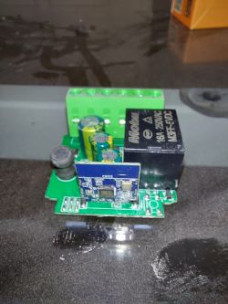 Tuya Mini Smart Switch Disassembly Close-up of the internal electronic circuitry of the Tuya Mini Smart Switch.