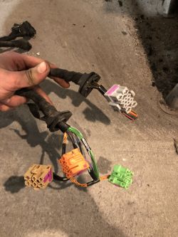 Szukam schematu wtyczek instalacji w Golf 4 1.4 16v i 2.3 VR5 AGZ