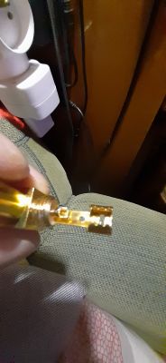 Wtyczka kątowa typu F. Jak ją zainstalować na przewodzie antenowym?