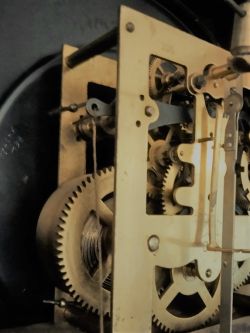 Zegar wahadłowy ścienny - zegar przestał działać.