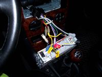 Jak zsynchronizować pilota centralnego zamka i podłączyć radio?