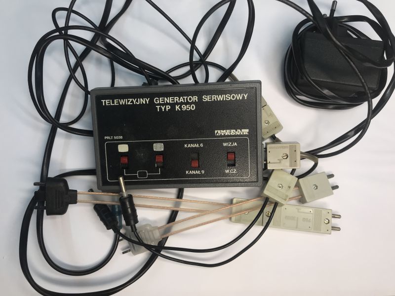 Retro unboxing – K950-type television test signal generator – 1985, interior, schematic diagram