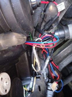 Fiat Bravo II 1.9 po włączeniu zapłonu gasną światła postojowe po prawej stronie