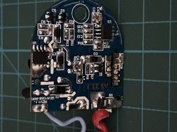 Nahaufnahme einer GreenSun SEW1080-WiFi-Platine mit elektronischen Bauteilen