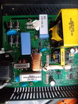 Spalona ładowarka Invacare WS230-1 do skutera inwalidzkiego: Wymiana kondensatora nie pomogła