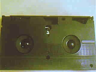 Przenośne głośniki w kasecie wideo