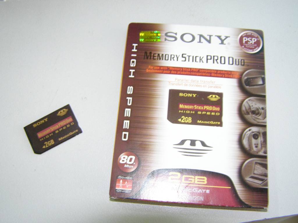 memory stick pro duo 2gb sony, umarła po formacie??