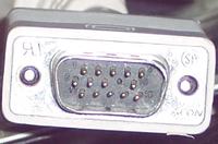 Podłączenie przewodu sygnałowego w monitorze Fujitsu Siemens MCF 3811 TA