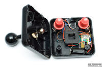 Bezprzewodowy joystick w starym stylu