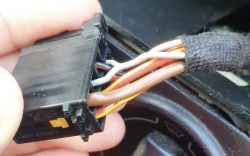 Radio VW MCD: podłączenie gniazda ISO, sprawdzenie kabli i pinów - zdjęcia wskazówki