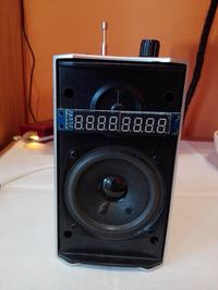 Radio FM - RDA5807M + PAM8403 + MAX7219 + Arduino Pro Mini Radio FM - RDA5807M + PAM8403 + MAX7219 + Arduino Pro Mini