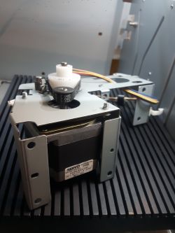 Frezarka CNC-fotorelacja i projekt obrabiarki na bazie drukarek Lexmark X656DE